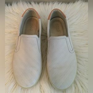 Ecco white leather comfort walking shoe slip on size 39/8.5